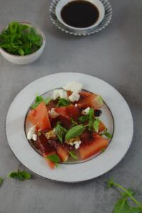 Melonen-Feta-Salat mit Aronia-Balsamico